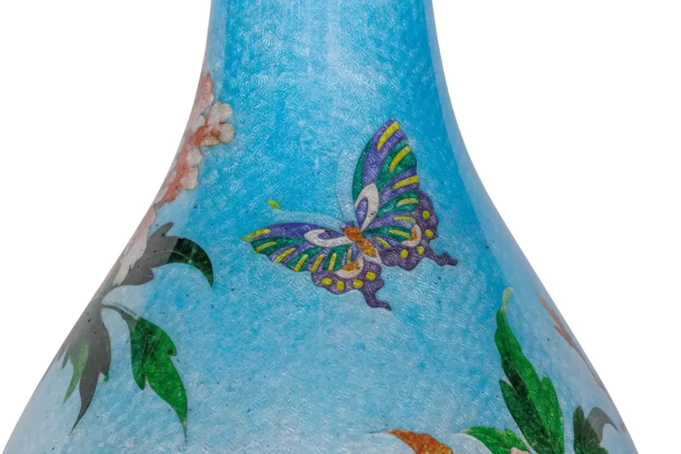 An Exquisite and Large Pair of Meiji Japanese Ginbari Cloisonne Enamel Vases - Image 11