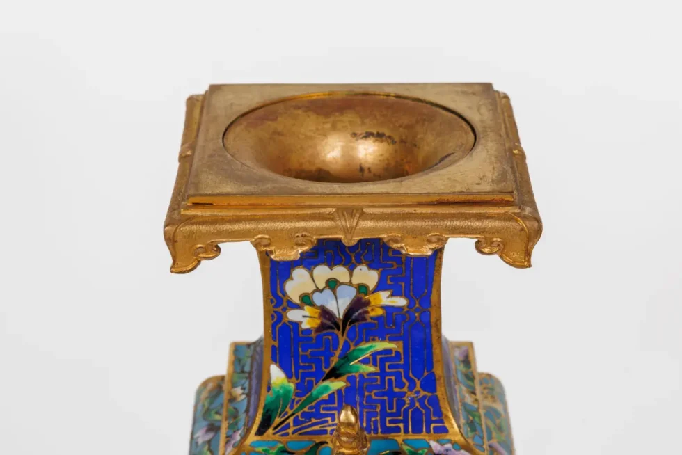 An Exceptional French Japonisme Ormolu and Champleve Enamel Five Piece Clock Set - Image 8