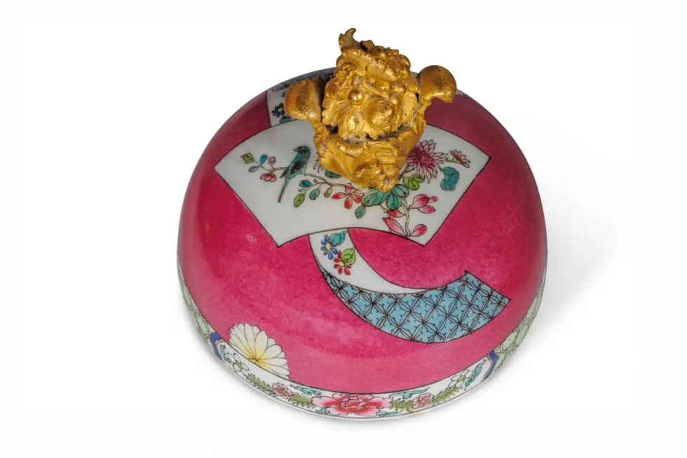 Magnificent Pair of Ormolu-Mounted Pink Chinese Porcelain Vases - Image 15