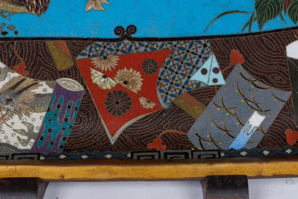 A Grand Meiji Cloisonné Enamel Tray Featuring Cherry Blossoms and Birds - Image 7