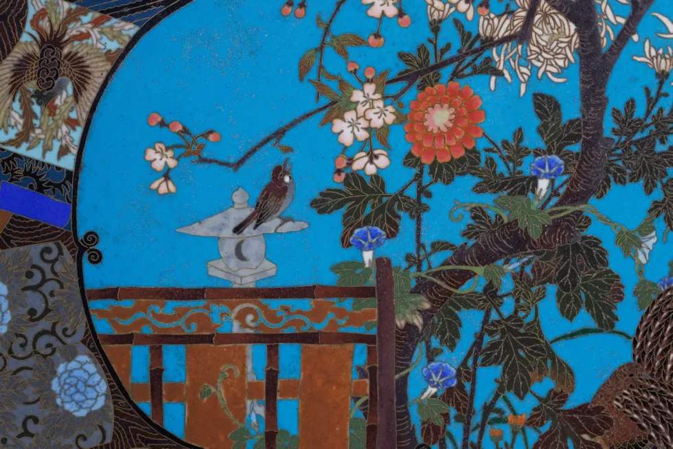 A Grand Meiji Cloisonné Enamel Tray Featuring Cherry Blossoms and Birds - Image 5