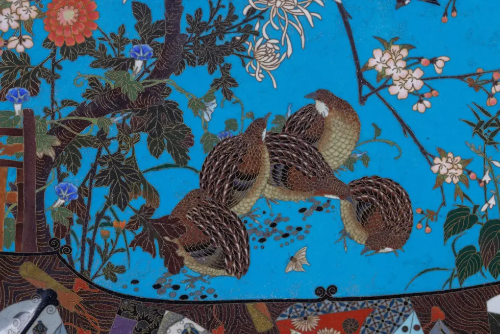 A Grand Meiji Cloisonné Enamel Tray Featuring Cherry Blossoms and Birds - Image 2