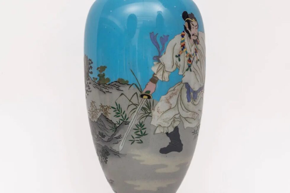 Monumental Pair of Japanese Cloisonné Enamel Vases with Warriors, Ota Tamashiro - Image 8