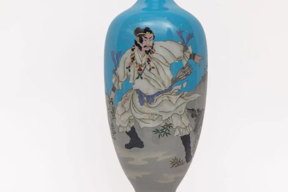 Monumental Pair of Japanese Cloisonné Enamel Vases with Warriors, Ota Tamashiro - Image 9