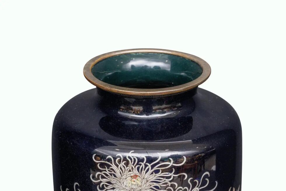 Japanese Meiji Silver-Wire Cloisonné Enamel Vase with Chrysanthemums, Inaba Co. - Image 2