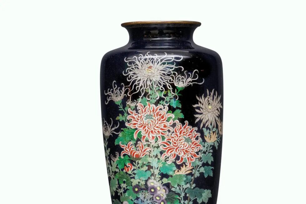 Japanese Meiji Silver-Wire Cloisonné Enamel Vase with Chrysanthemums, Inaba Co. - Image 3