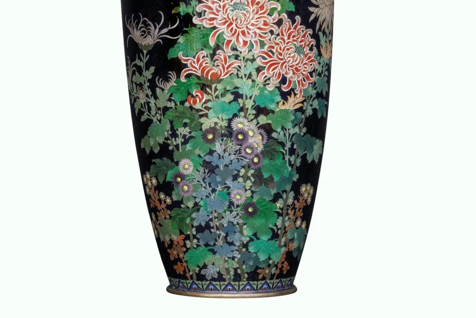 Japanese Meiji Silver-Wire Cloisonné Enamel Vase with Chrysanthemums, Inaba Co. - Image 5