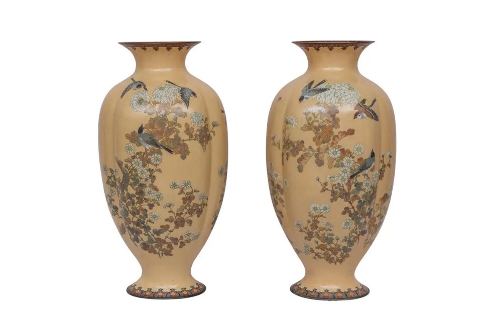 Monumental Japanese Three-Piece Peach Cloisonné Enamel Garniture, Nagoya Company - Image 3