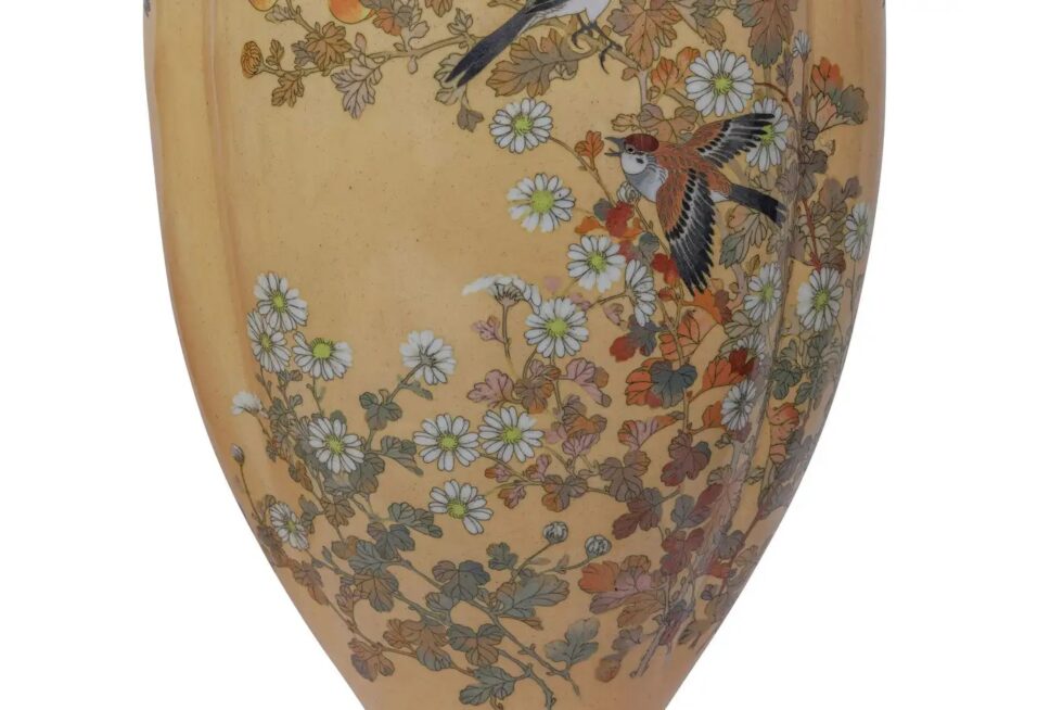 Monumental Japanese Three-Piece Peach Cloisonné Enamel Garniture, Nagoya Company - Image 7