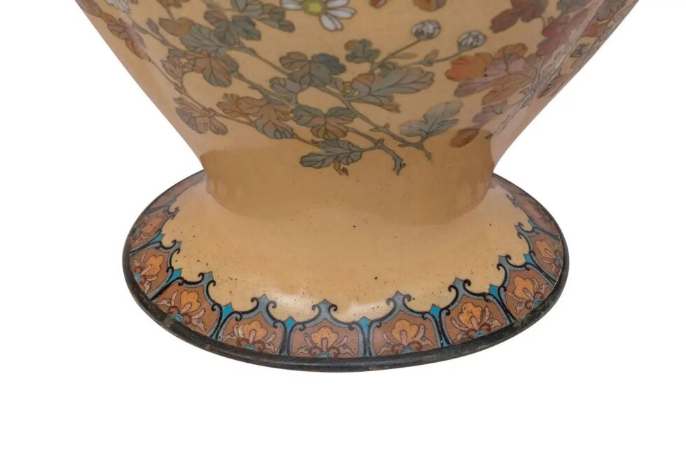 Monumental Japanese Three-Piece Peach Cloisonné Enamel Garniture, Nagoya Company - Image 8