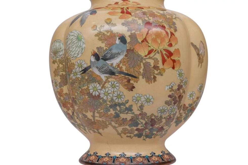 Monumental Japanese Three-Piece Peach Cloisonné Enamel Garniture, Nagoya Company - Image 13