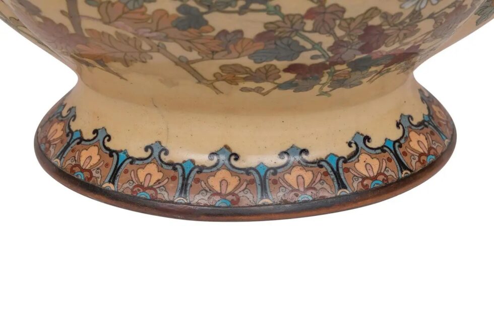 Monumental Japanese Three-Piece Peach Cloisonné Enamel Garniture, Nagoya Company - Image 14