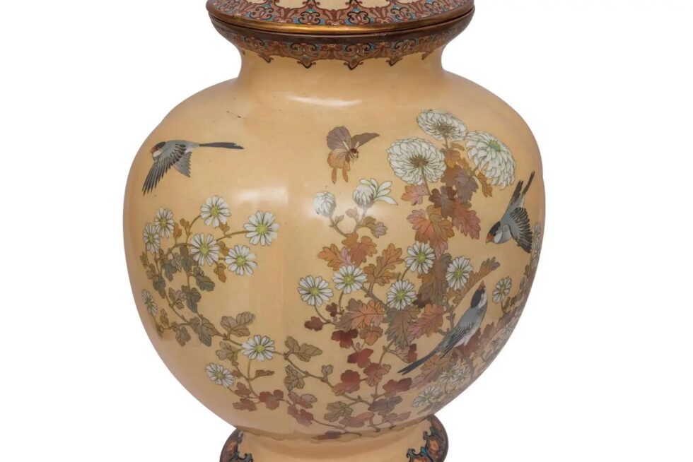 Monumental Japanese Three-Piece Peach Cloisonné Enamel Garniture, Nagoya Company - Image 15