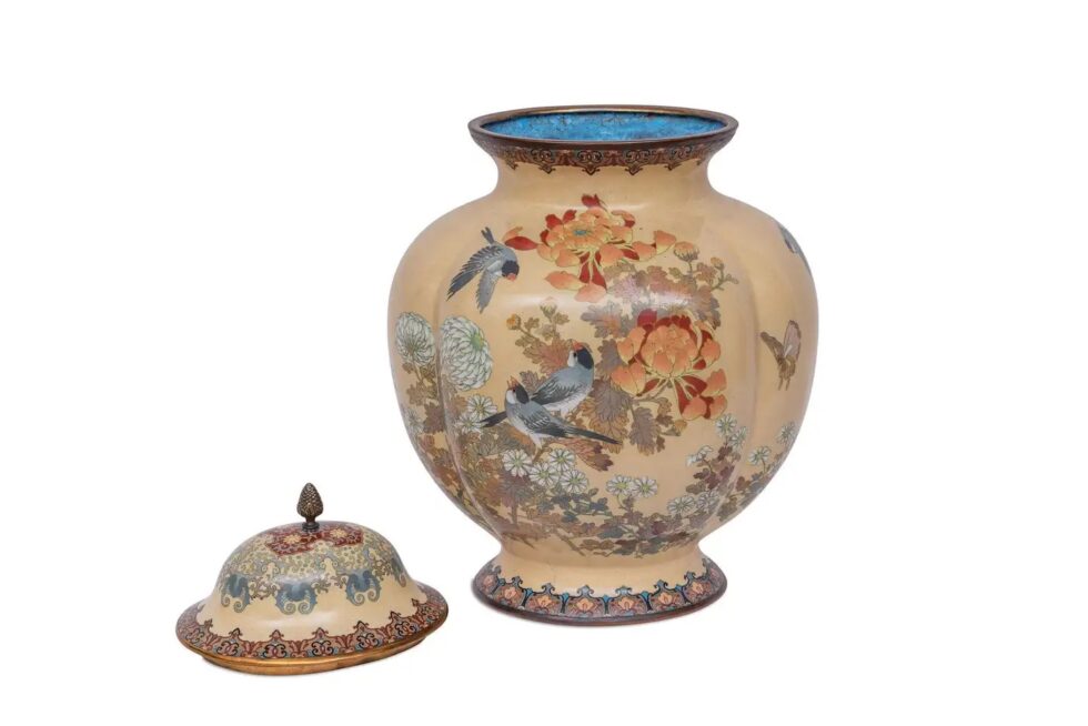Monumental Japanese Three-Piece Peach Cloisonné Enamel Garniture, Nagoya Company - Image 18