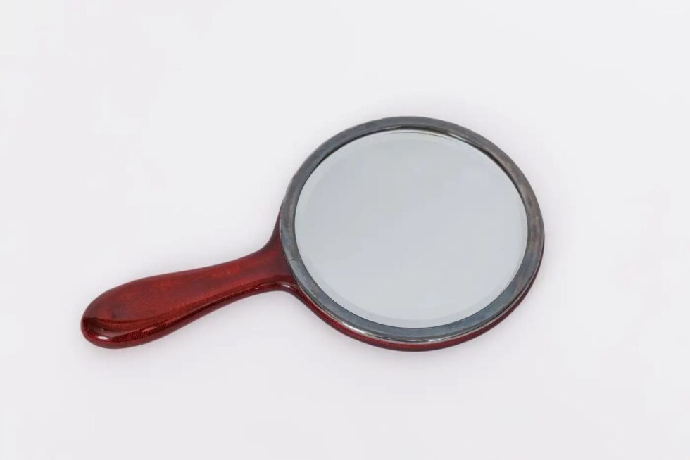 Exquisite Japanese Cloisonné Red Enamel Six-Piece Dressing Table Set, Ando Jubei - Image 9