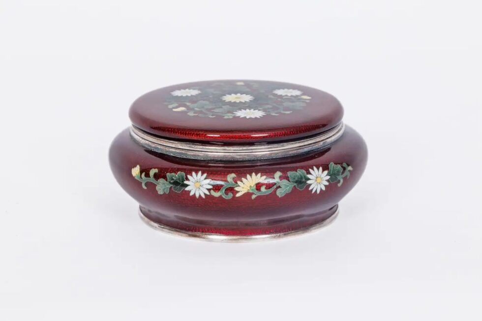 Exquisite Japanese Cloisonné Red Enamel Six-Piece Dressing Table Set, Ando Jubei - Image 15