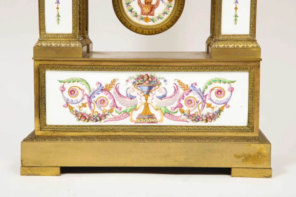A Restauration Period Porcelain Inset Ormolu Mantel Clock, Attributed to Deniere - Image 5