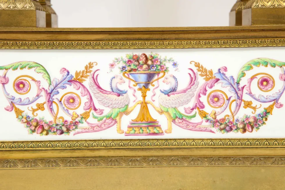 A Restauration Period Porcelain Inset Ormolu Mantel Clock, Attributed to Deniere - Image 8