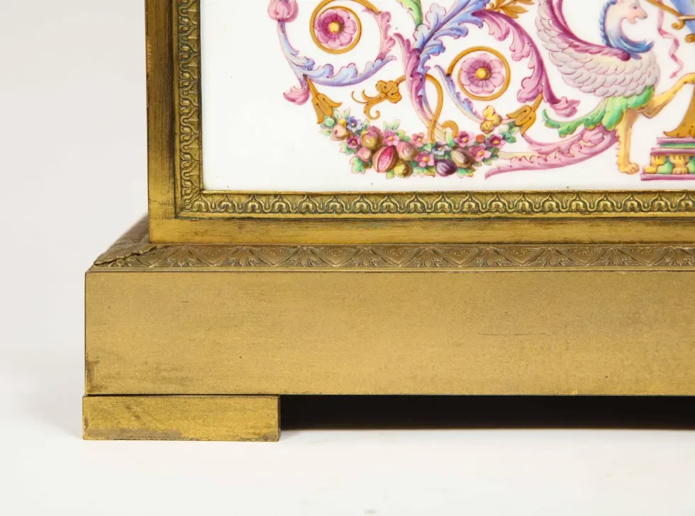 A Restauration Period Porcelain Inset Ormolu Mantel Clock, Attributed to Deniere - Image 9