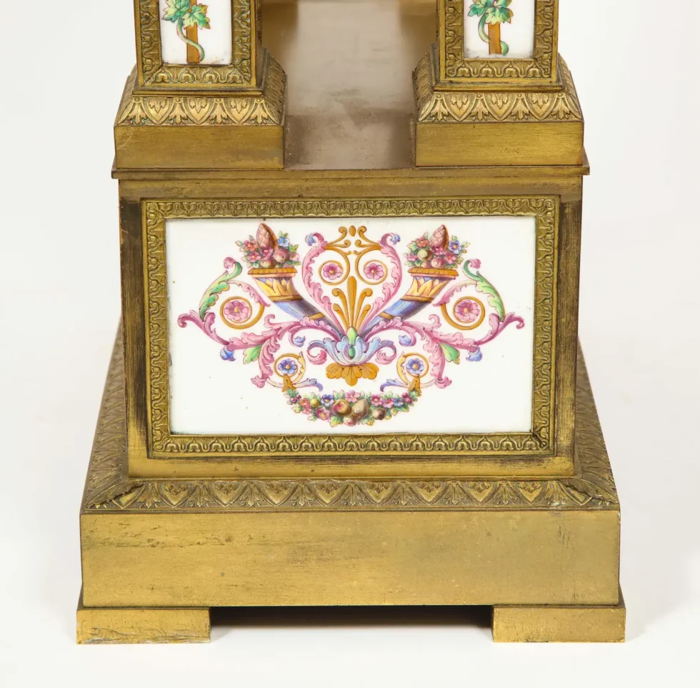 A Restauration Period Porcelain Inset Ormolu Mantel Clock, Attributed to Deniere - Image 14