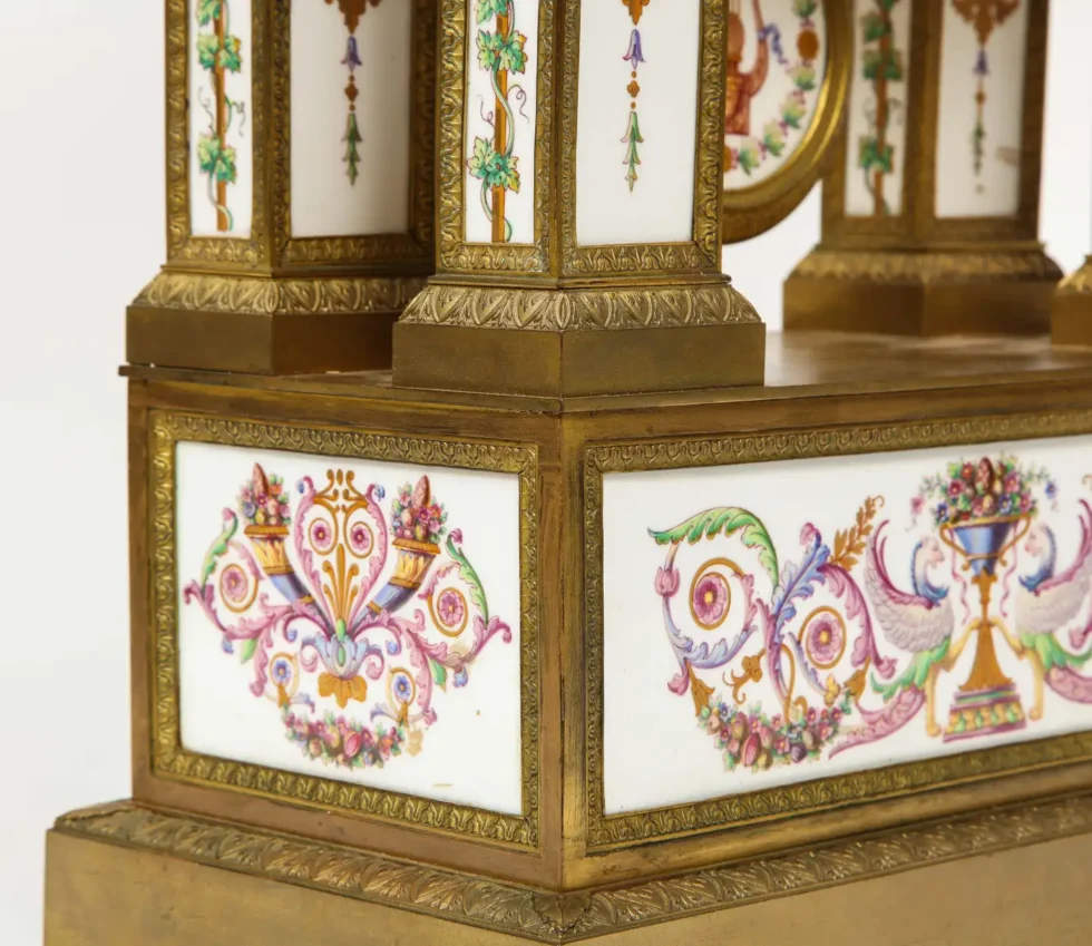 A Restauration Period Porcelain Inset Ormolu Mantel Clock, Attributed to Deniere - Image 17