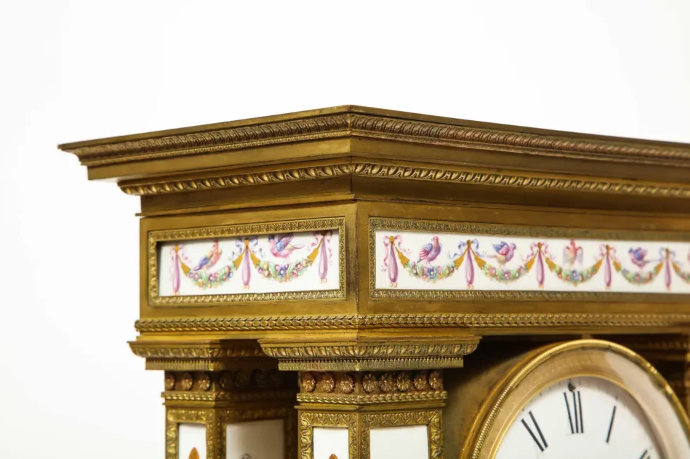 A Restauration Period Porcelain Inset Ormolu Mantel Clock, Attributed to Deniere - Image 18