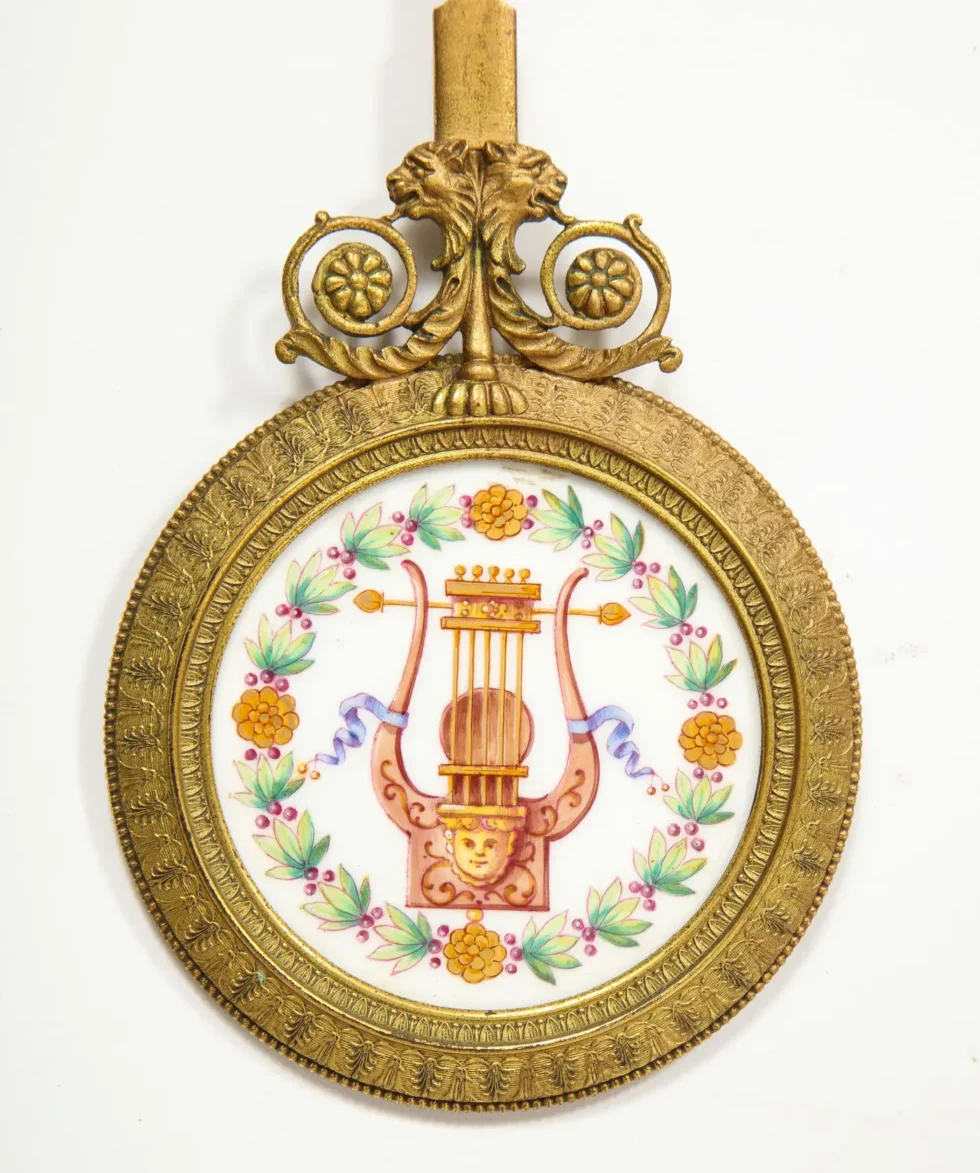 A Restauration Period Porcelain Inset Ormolu Mantel Clock, Attributed to Deniere - Image 19