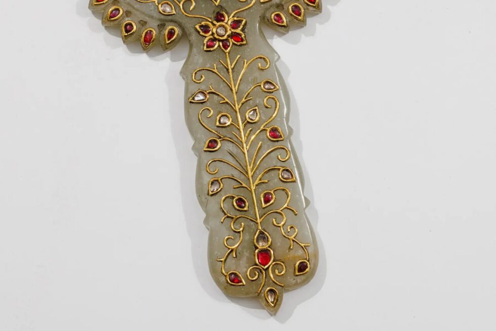 A Rare Mughal Style Gem-Set Jade Hand Mirror and Comb India, Late 19th Century - Image 6