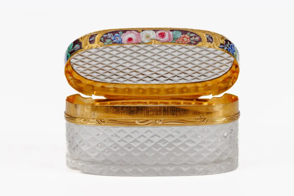 A Rare Louis XVI Gold and Enamel Rock Crystal Snuff Box, Rothschild Provenance - Image 4