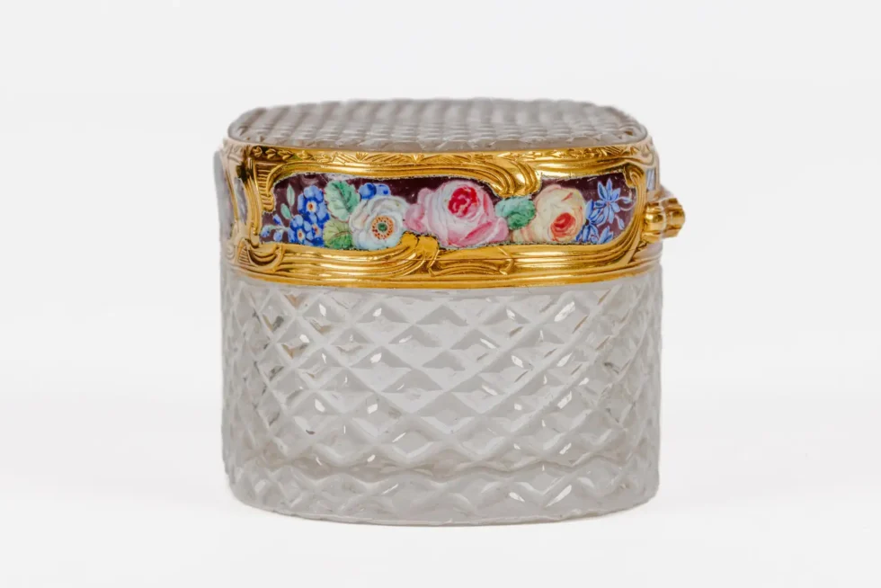 A Rare Louis XVI Gold and Enamel Rock Crystal Snuff Box, Rothschild Provenance - Image 2