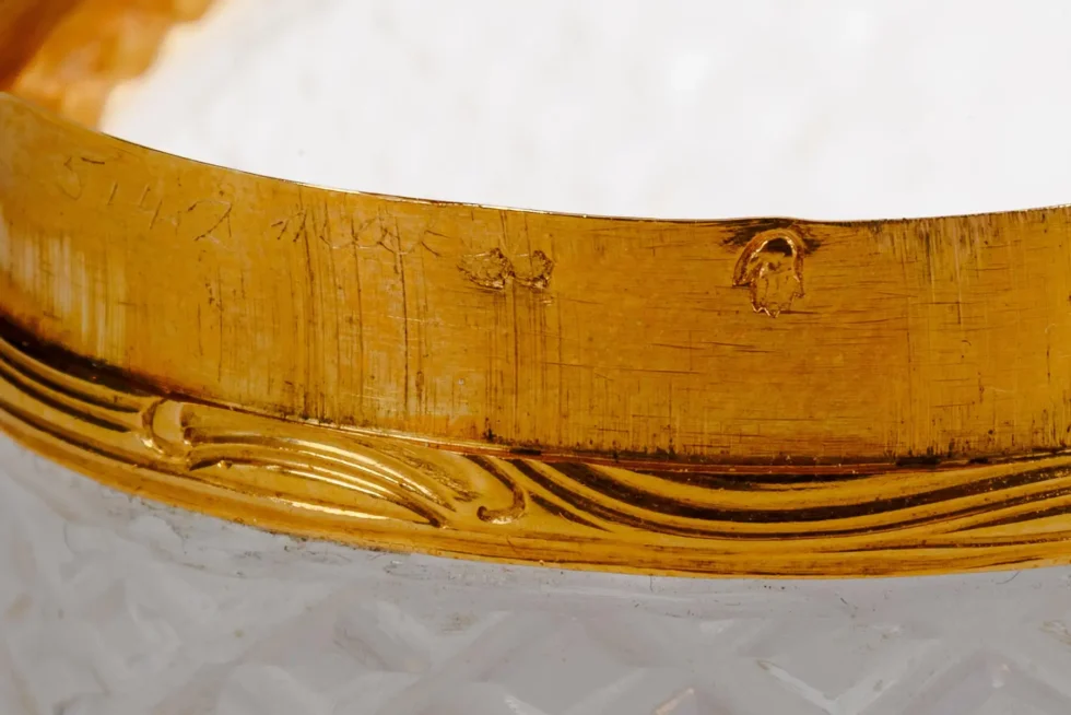 A Rare Louis XVI Gold and Enamel Rock Crystal Snuff Box, Rothschild Provenance - Image 8