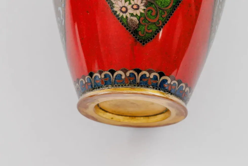 Rare Pair of Meiji Period Japanese Cloisonne Enamel Vases Red Ground Dragon - Image 10