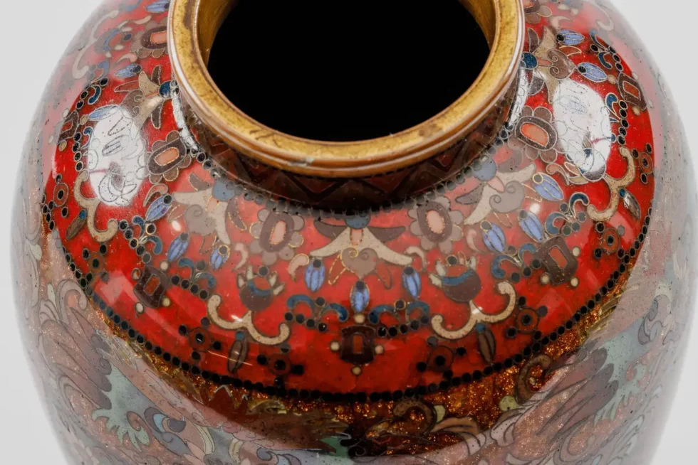 Rare Pair of Meiji Period Japanese Cloisonne Enamel Vases Red Ground Dragon - Image 5