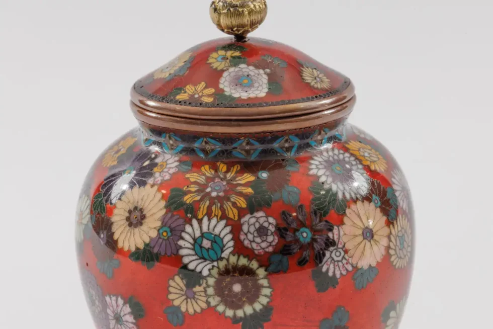Rare Japanese Cloisonne Enamel Covered Jar with Transparent Red Ground Floral - Image 5