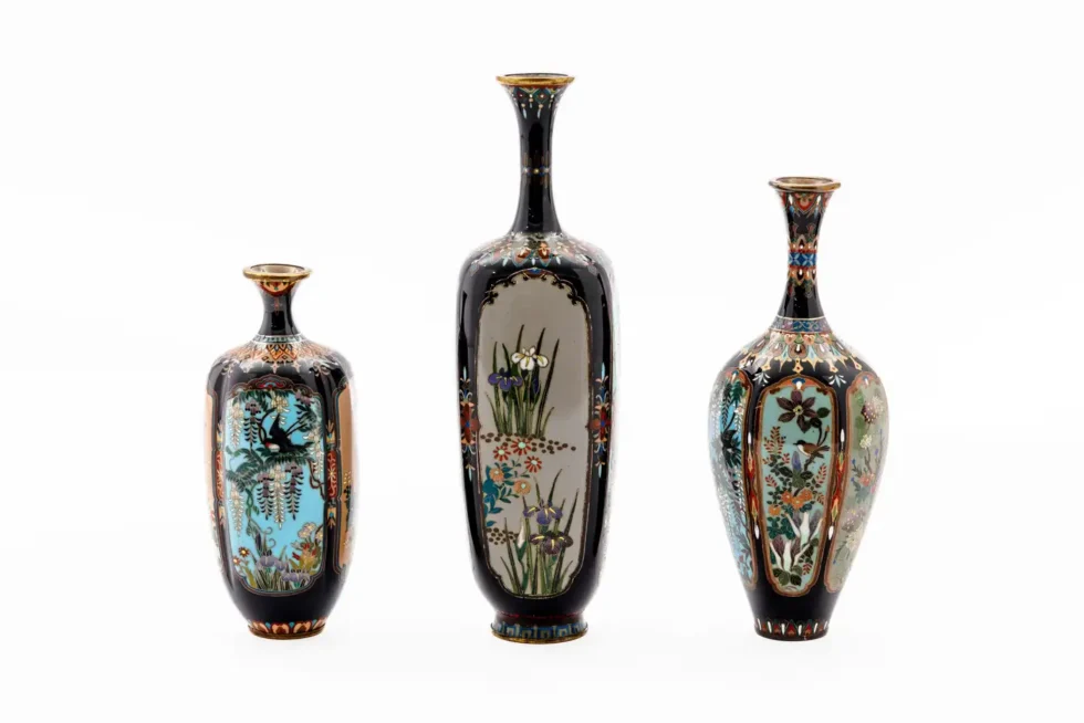 Important Set of Three Meiji Japanese Cloisonné Enamel Vases Signed by Ota - Image 2