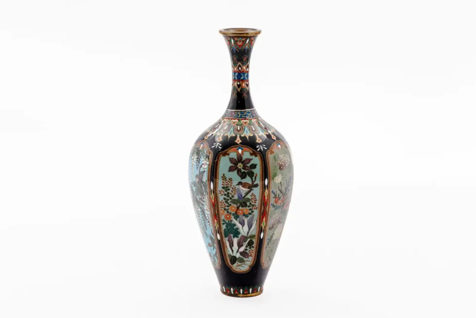 Important Set of Three Meiji Japanese Cloisonné Enamel Vases Signed by Ota - Image 4