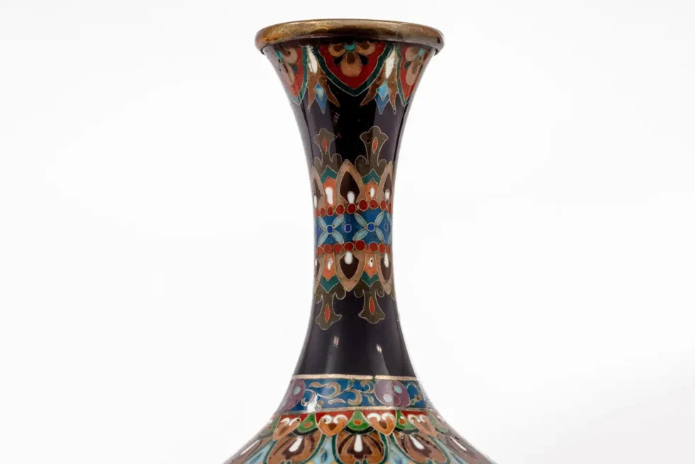 Important Set of Three Meiji Japanese Cloisonné Enamel Vases Signed by Ota - Image 16