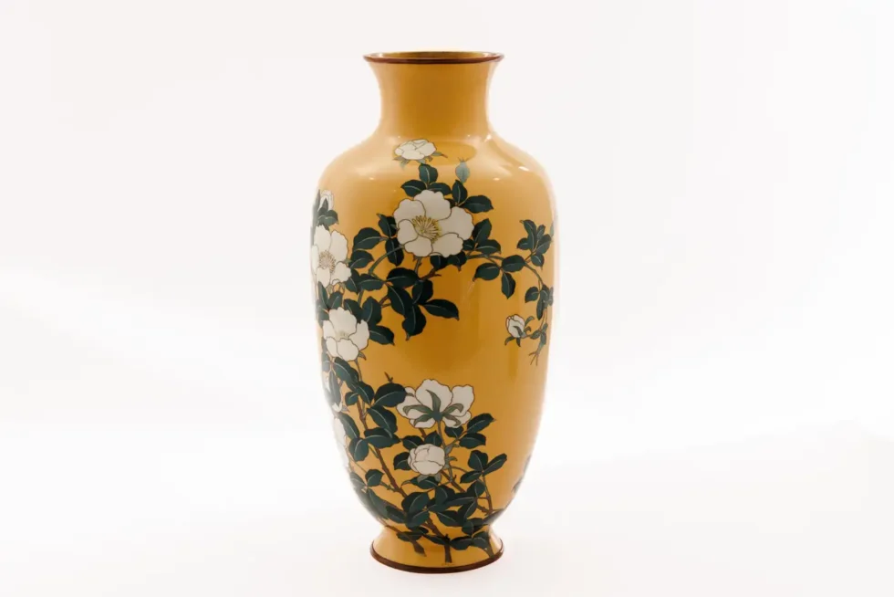 A Japanese Cloisonne Enamel Vase Attributed to Kawade Shibatarō with Camellias - Image 2