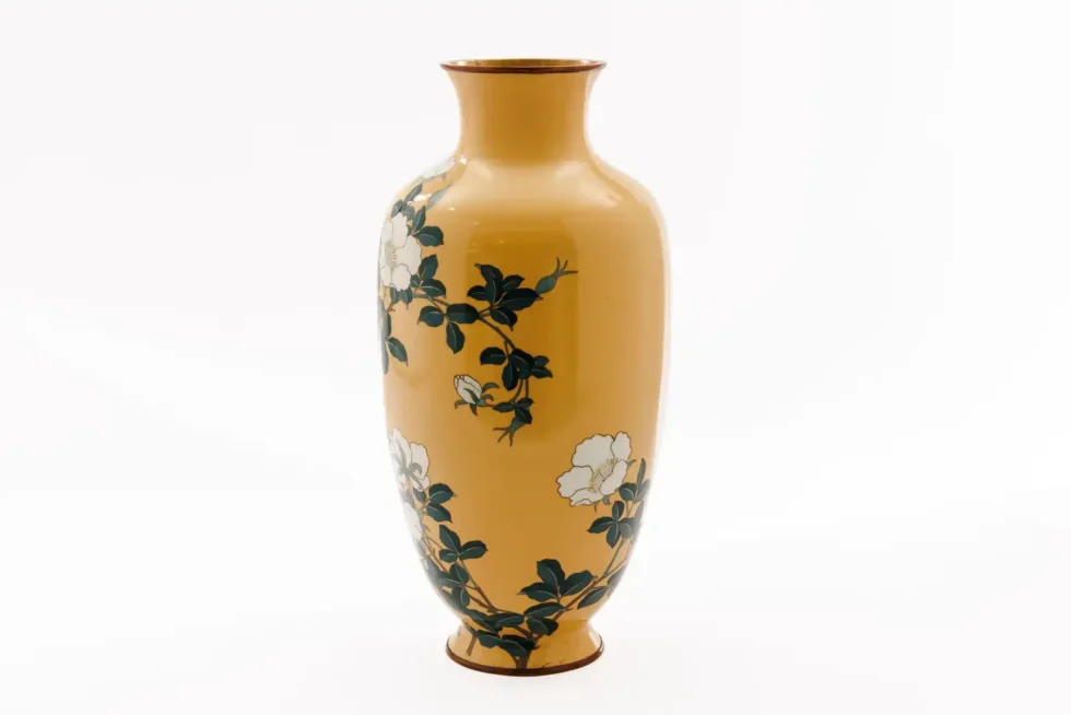 A Japanese Cloisonne Enamel Vase Attributed to Kawade Shibatarō with Camellias - Image 3
