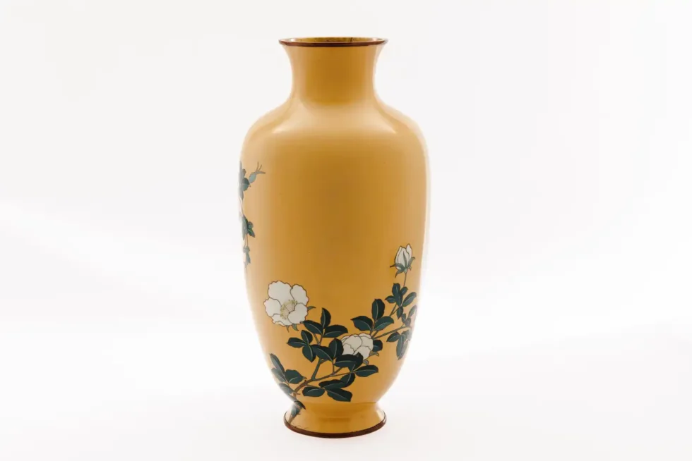 A Japanese Cloisonne Enamel Vase Attributed to Kawade Shibatarō with Camellias - Image 6