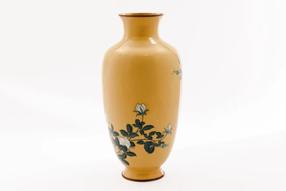 A Japanese Cloisonne Enamel Vase Attributed to Kawade Shibatarō with Camellias - Image 4
