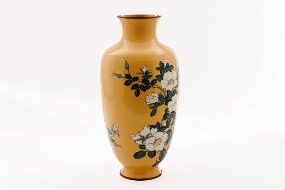 A Japanese Cloisonne Enamel Vase Attributed to Kawade Shibatarō with Camellias - Image 5