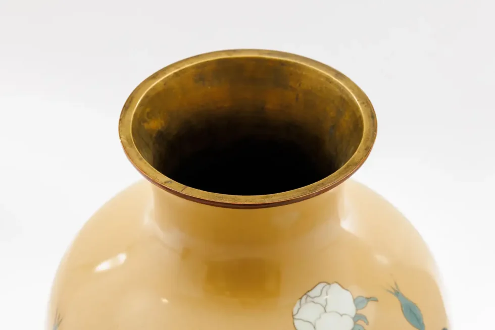 A Japanese Cloisonne Enamel Vase Attributed to Kawade Shibatarō with Camellias - Image 7