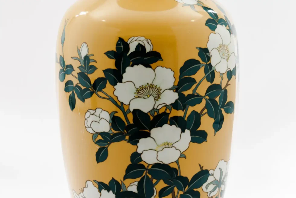 A Japanese Cloisonne Enamel Vase Attributed to Kawade Shibatarō with Camellias - Image 8