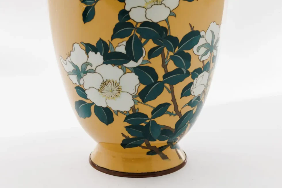 A Japanese Cloisonne Enamel Vase Attributed to Kawade Shibatarō with Camellias - Image 9