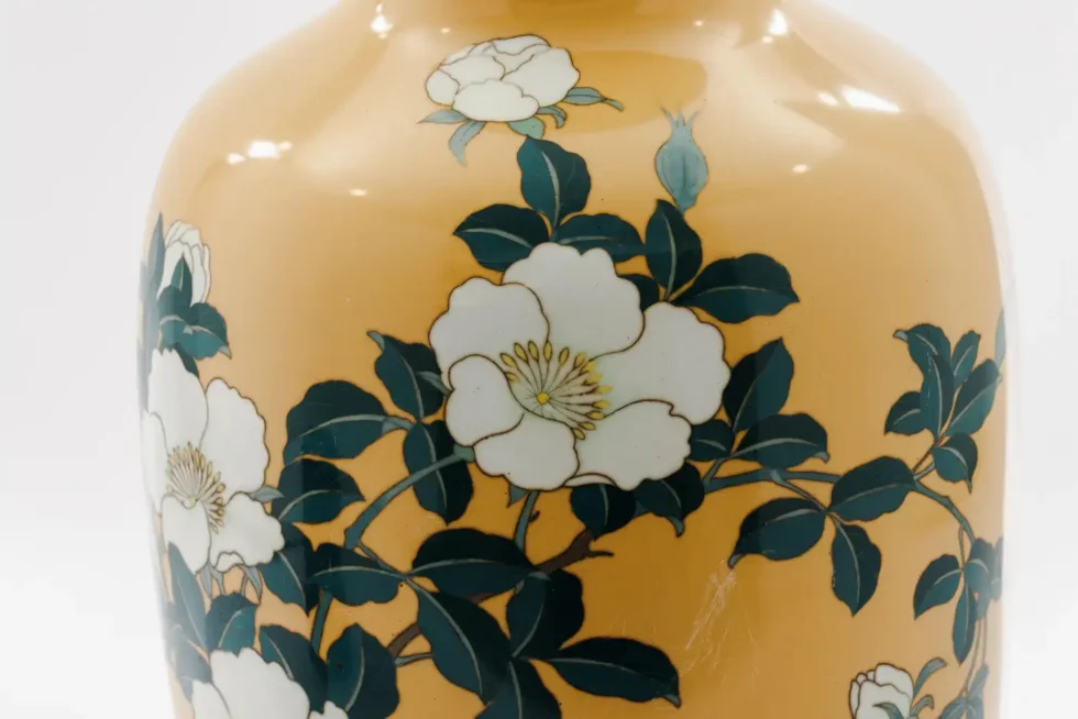 A Japanese Cloisonne Enamel Vase Attributed to Kawade Shibatarō with Camellias - Image 14