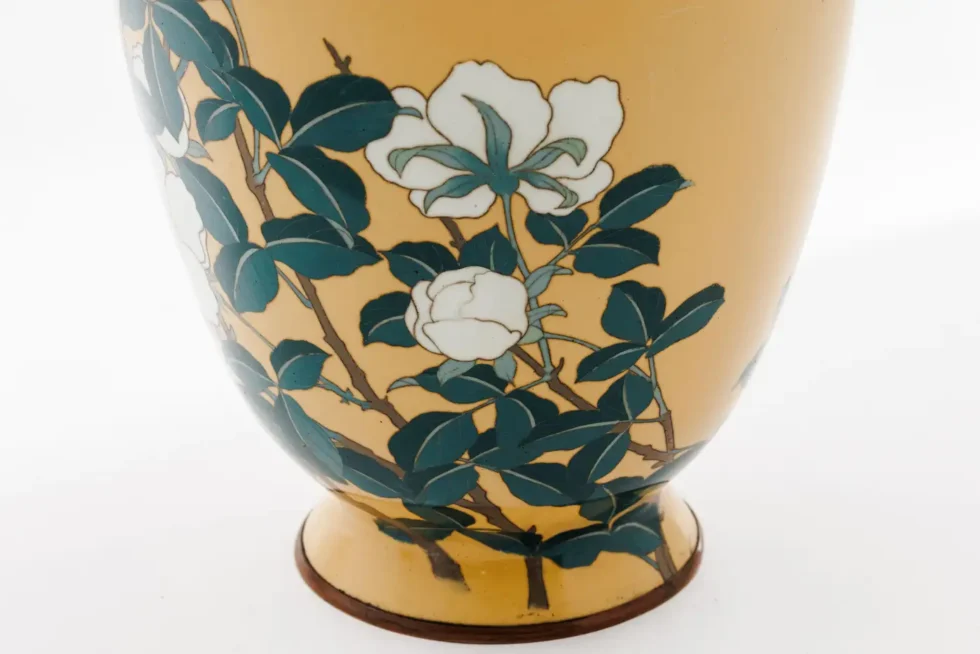 A Japanese Cloisonne Enamel Vase Attributed to Kawade Shibatarō with Camellias - Image 13