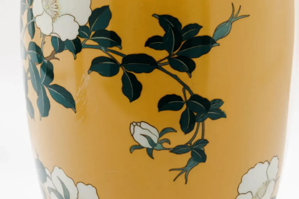 A Japanese Cloisonne Enamel Vase Attributed to Kawade Shibatarō with Camellias - Image 12