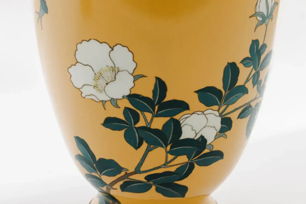 A Japanese Cloisonne Enamel Vase Attributed to Kawade Shibatarō with Camellias - Image 11