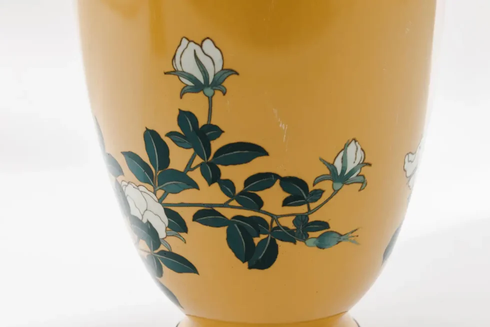 A Japanese Cloisonne Enamel Vase Attributed to Kawade Shibatarō with Camellias - Image 10